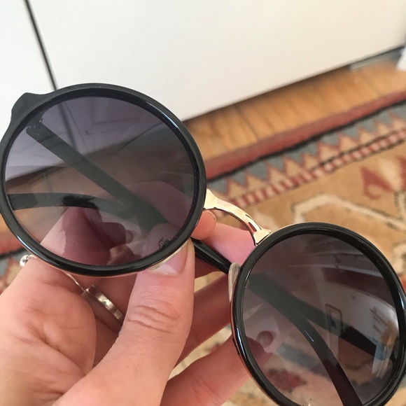 Round Sunglasses - Picture 3 of 3